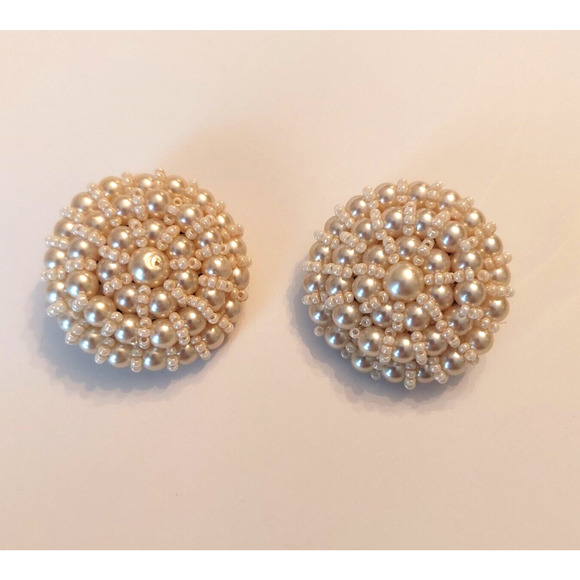 Unbranded Jewelry - Vintage Faux Pearl Beaded Clip On Earrings (small flaw) Round White Bead Earring